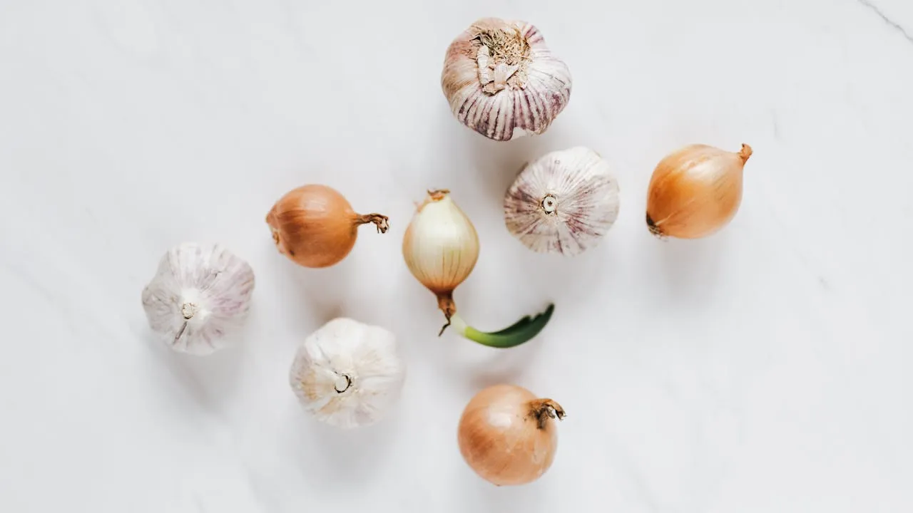 what are the benefits of onion water on hair