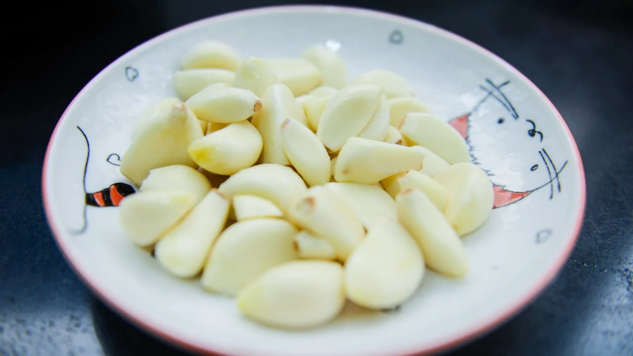 	
what happens when eat raw garlic