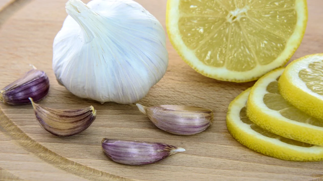 	
the benefits of eating raw garlic every morning