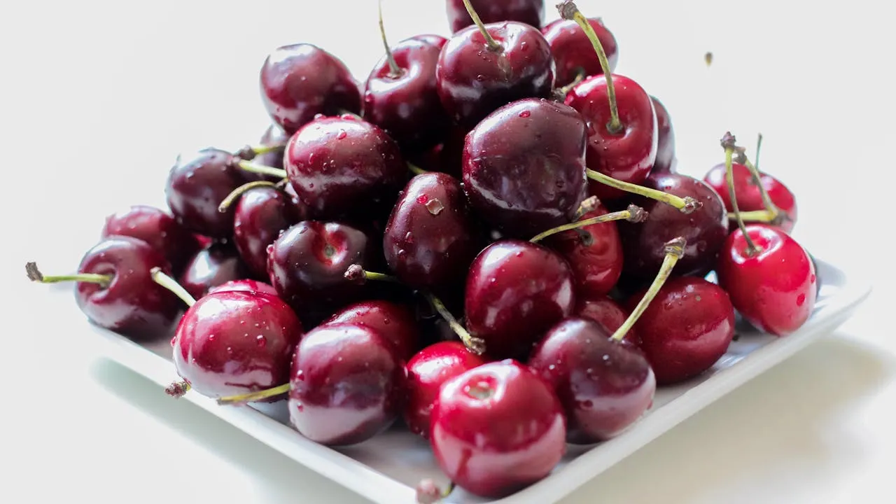 does cherries have any health benefits