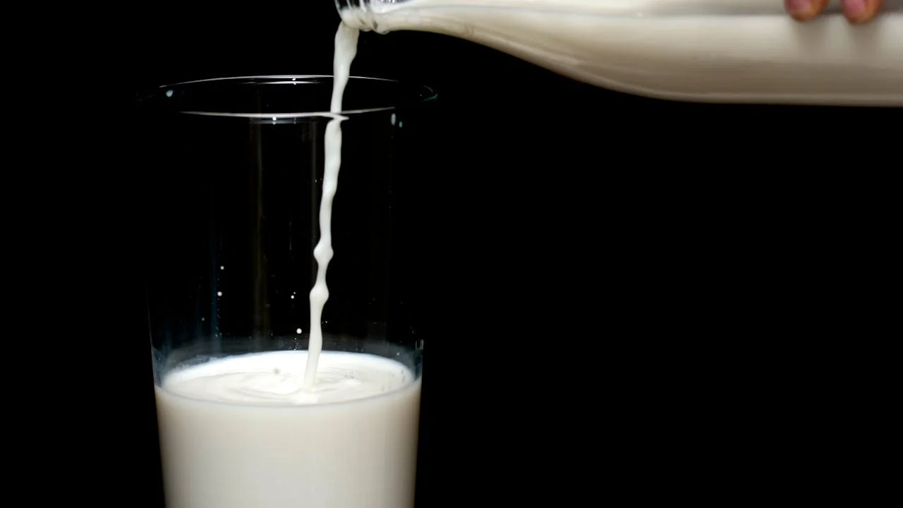 is raw milk good for acne prone skin